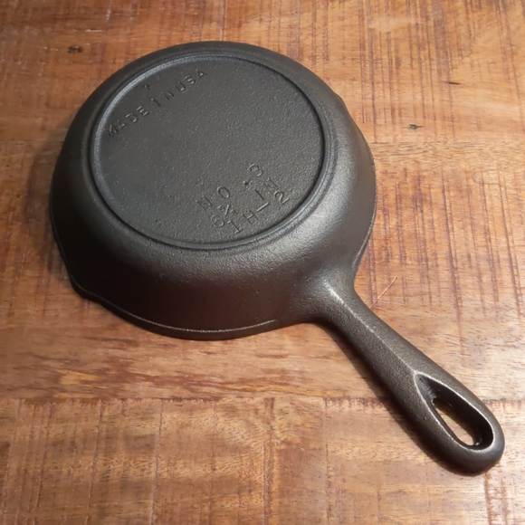 Vintage Unmarked BSR Cast Iron Skillet, #3 - Picture 9 of 12
